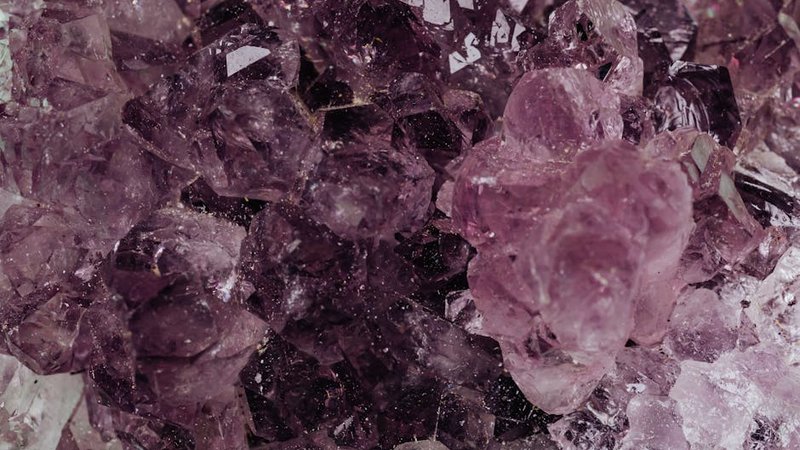 Amethyst Crystal Benefits: The Complete Guide