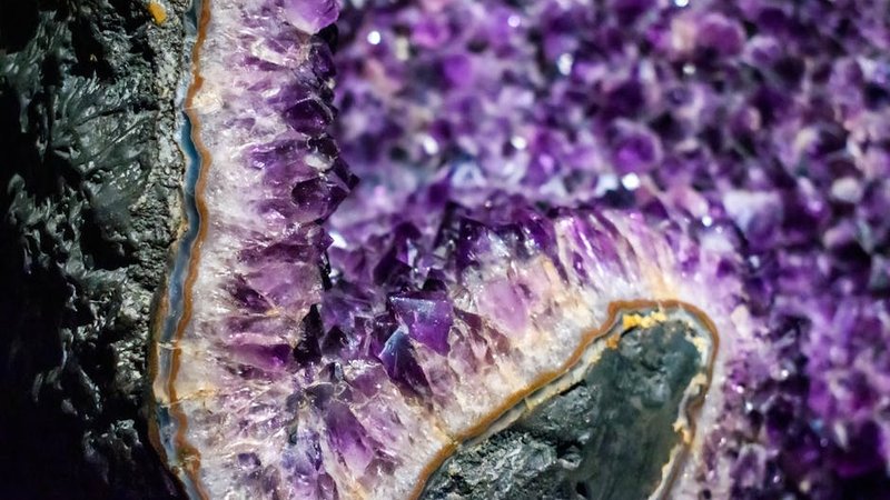 Amethyst Crystal Meaning: Properties, Healing Uses, and How to Use It