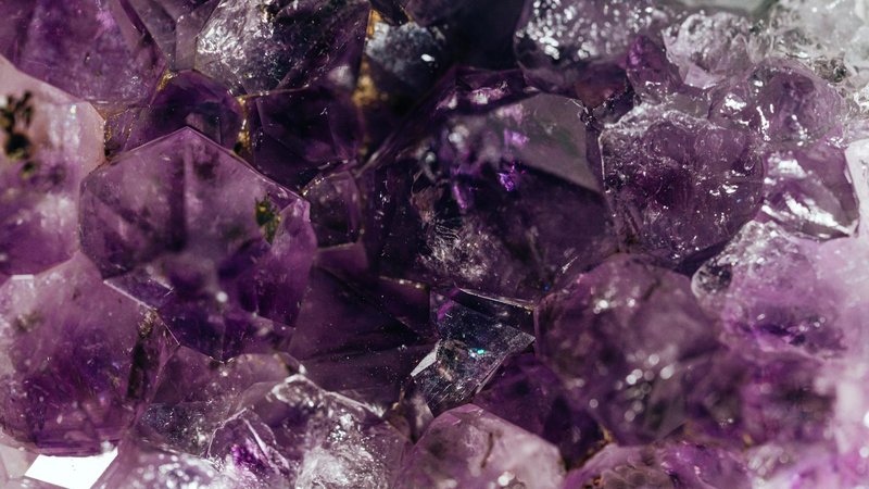 Crystal Energy Guide: Understanding Healing Properties and How to Use Crystals
