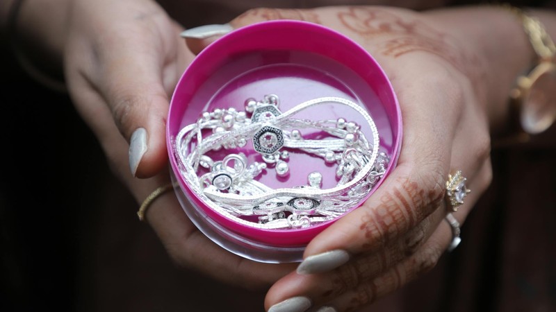 How to Clean Silver Jewelry: The Complete Guide