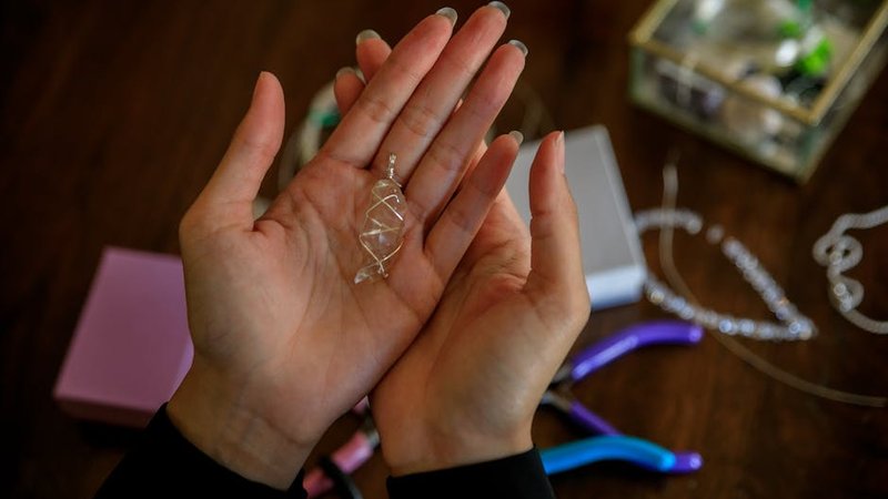 How to Make Wire Wrapped Jewelry: A Complete Beginner's Guide