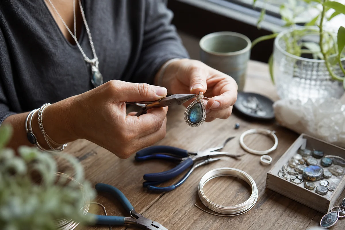 How to Make Wire Wrapped Jewelry
