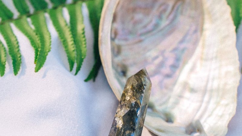Labradorite Crystal Meaning and Uses Guide