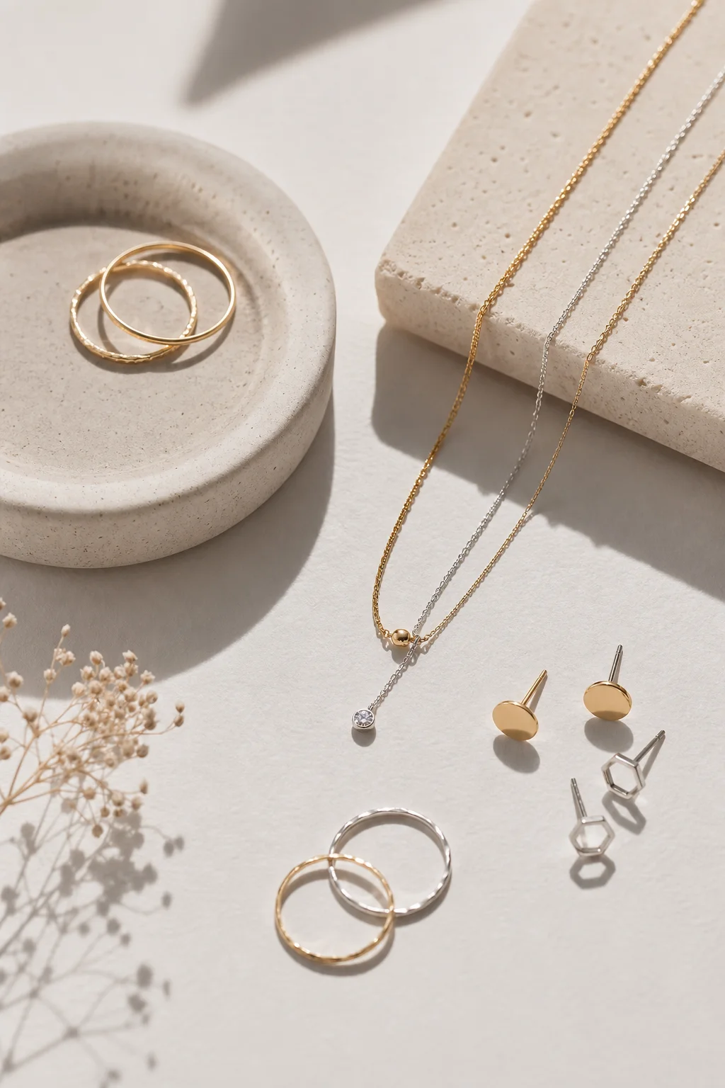Minimalist Jewelry: The 2025 Trend That's