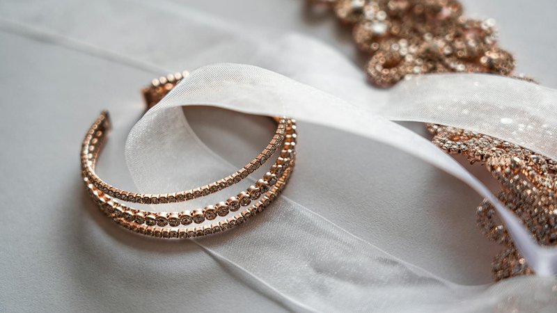 Rose Gold vs Yellow Gold: Which Is Right for You?