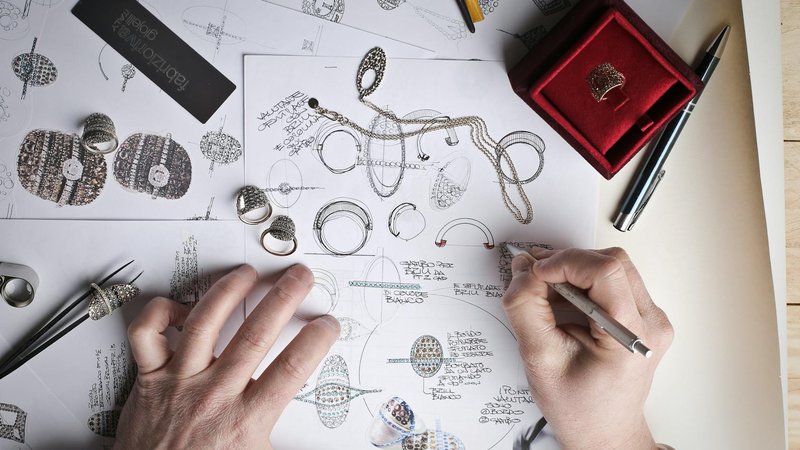 Social Media Marketing Guide for Jewelry Designers: Turn Followers into Customers
