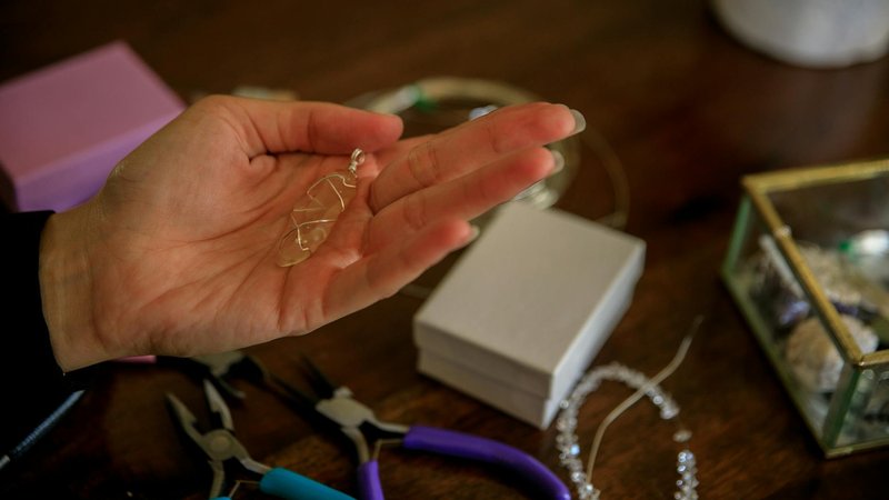 How to Wire Wrap a Crystal Pendant: A Step-by-Step Tutorial That Actually Works