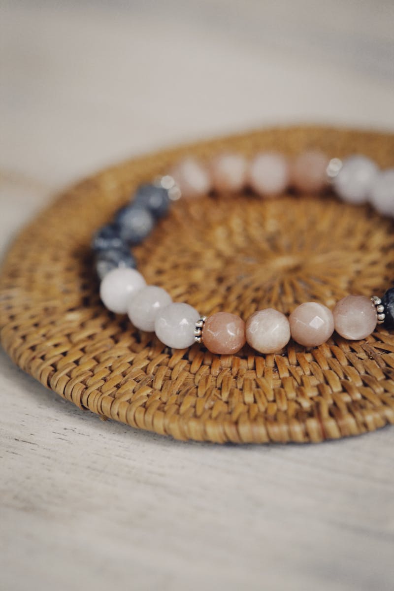 Moonstone bracelet: what makes this stone glow