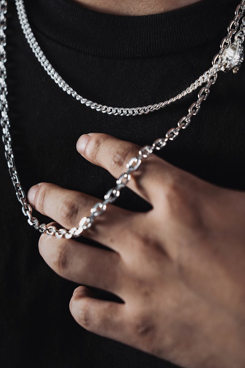 How to untangle a necklace without breaking it or losing your patience