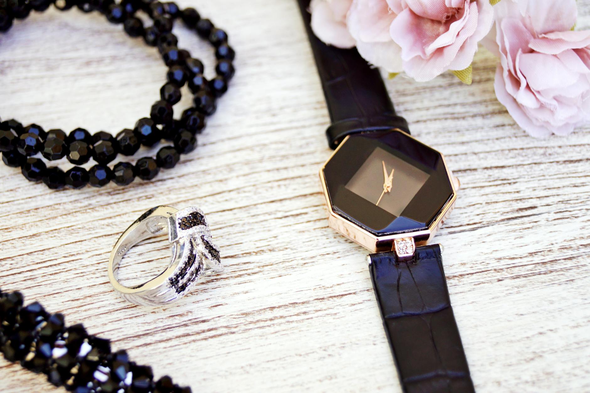 How to clean silver jewelry at home with things you already have