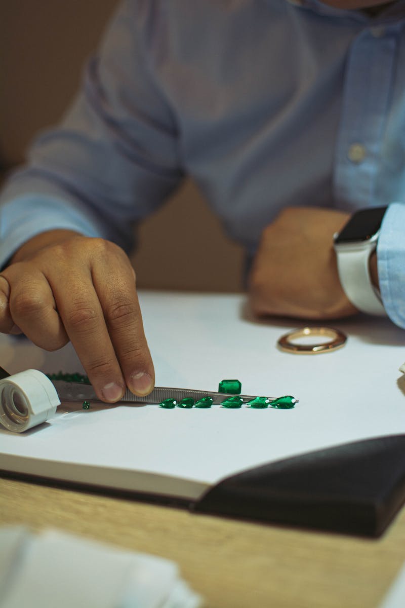 Colored Gemstones Buying Guide for Beginners: How to Choose Quality Stones
