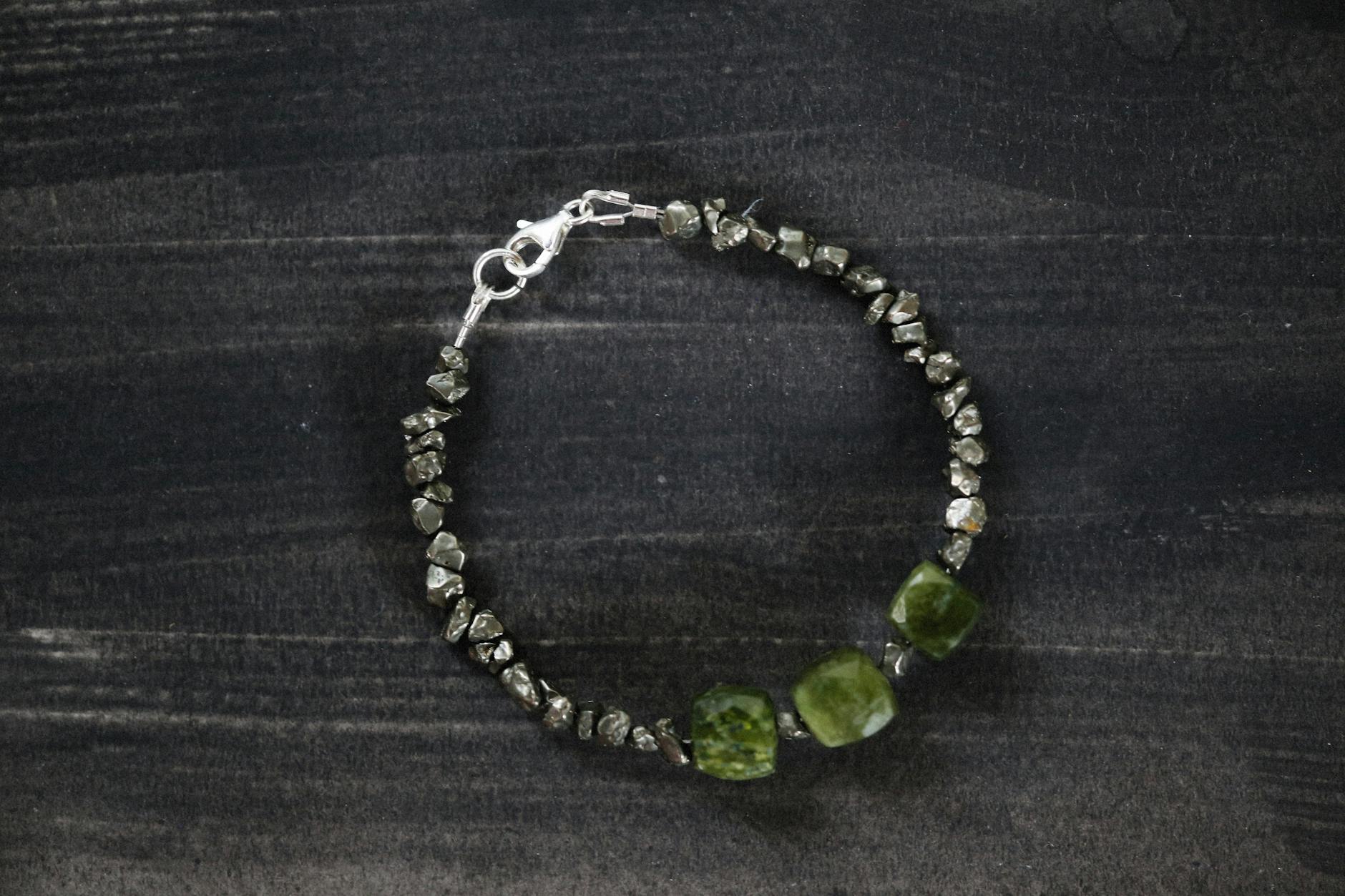 How to Choose the Right Natural Stone Bracelet for You