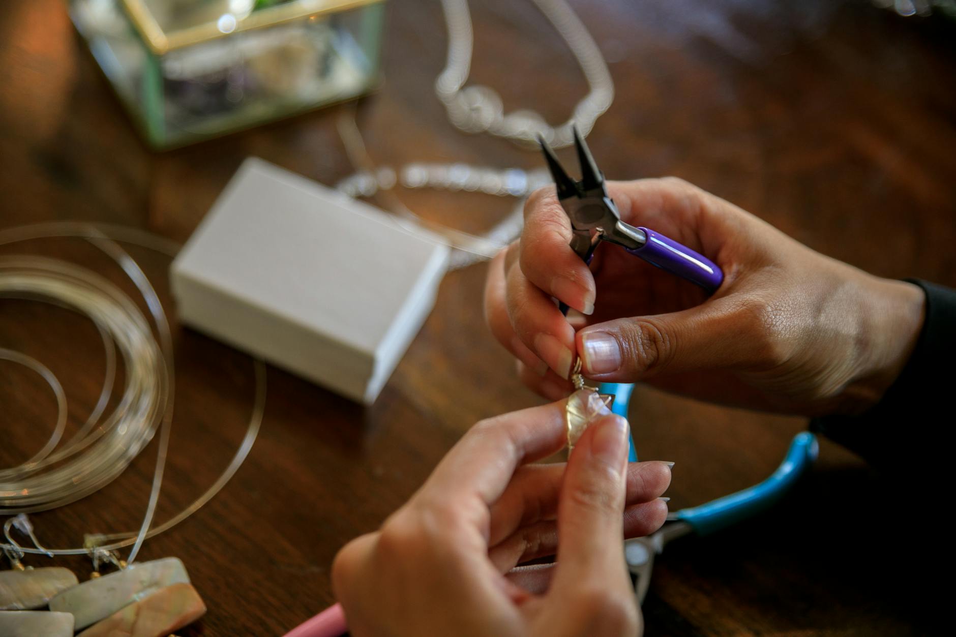 How to Untangle a Necklace Without Breaking It: 4 Methods That Actually Work
