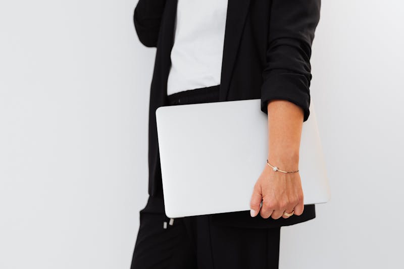 What Jewelry to Wear to a Job Interview: The Complete Guide for 2026