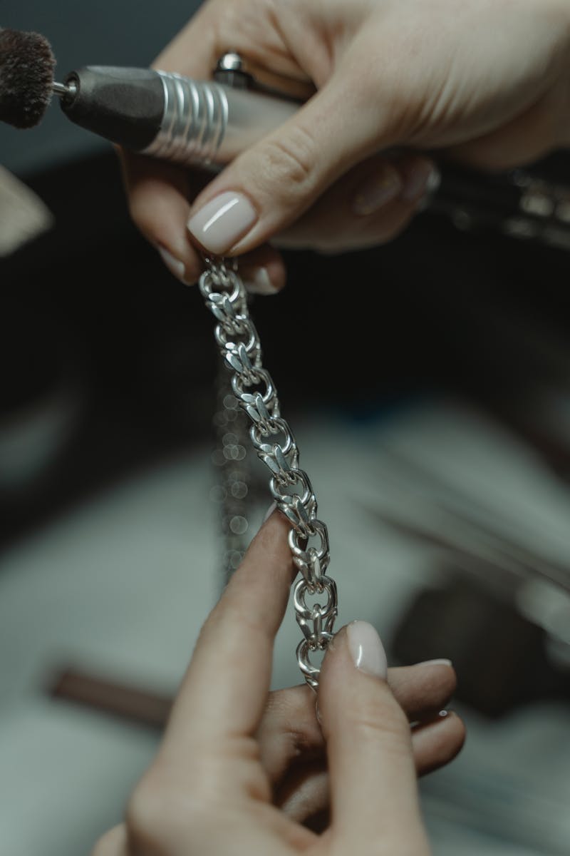 Jewelry Maintenance and Cleaning Guide: Daily Care for Silver, Gold, and Gemstones