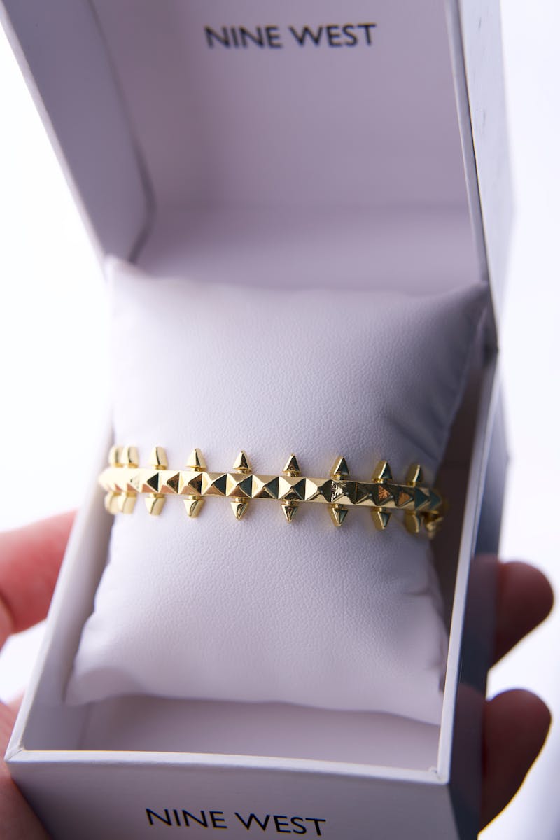 Jewelry Product Photography for Beginners: The Complete Guide to Photos That Sell