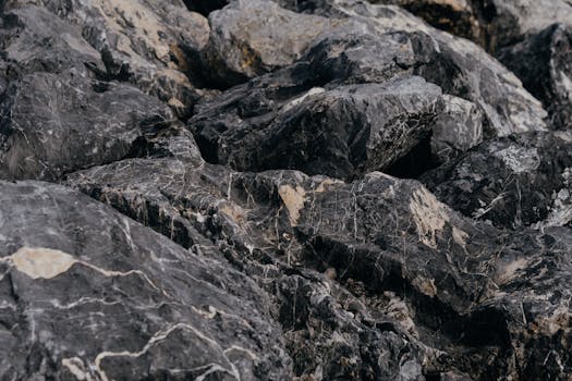 The Mohs scale explained: why hardness 7 matters for jewelry