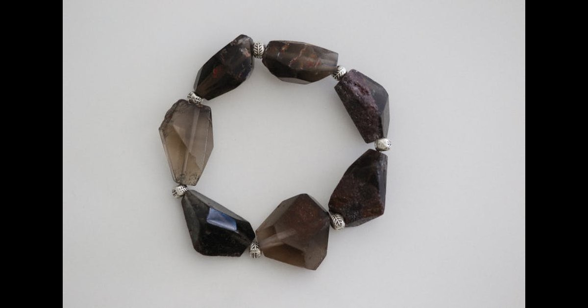 Natural Stone vs Crystal Bracelet: What Is the Real Difference?