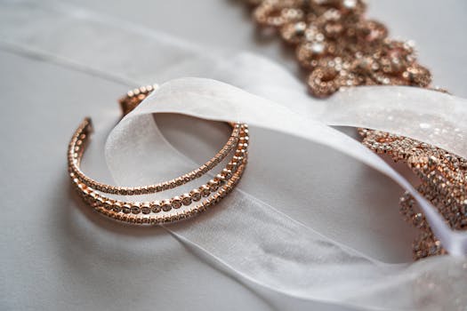 Rose Gold vs Yellow Gold: Which One Works Better for Everyday Jewelry