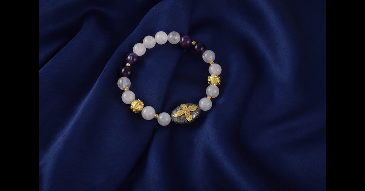 Rose Quartz vs Amethyst Bracelet: Which One Should You Choose?