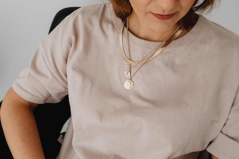 How to Build and Style a Minimalist Jewelry Wardrobe